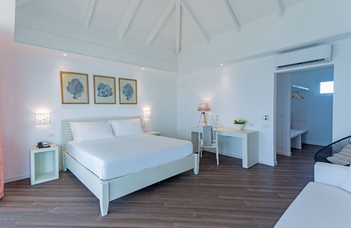 Bathala Island Hotel | Sandies Bathala