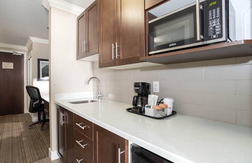 Southeast Calgary Hotel | Sandman Hotel & Suites Calgary South