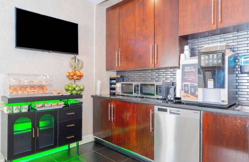 Richmond Hotel | Sandman Signature Vancouver Airport Hotel & Resort