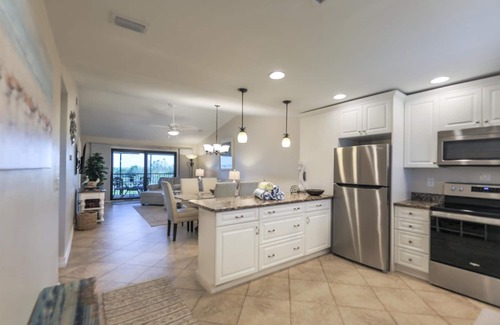 Sanibel Condo | SANDPIPER BEACH 205 - Beachfront Sanibel Condo