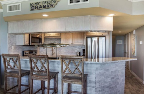 Port Aransas Condo | Sandpiper Condominiums 703, Panoramic Gulf Views w/direct access to Mustang Island/Port A beaches.