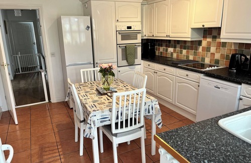 Mablethorpe and Sutton House | Sandpiper Cottage, Trusthorpe, a 5* holiday home next to dog-friendly beaches