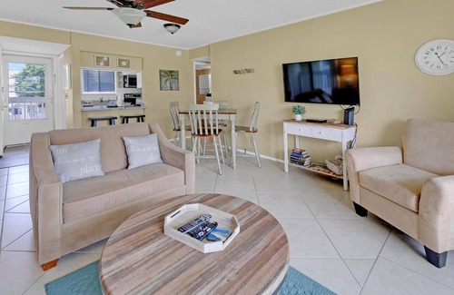 Holiday Isle Condo | Sandpiper Cove 2062 Now with Free Beach Service!