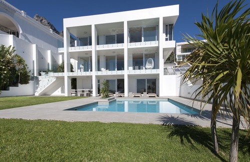 Camps Bay Villa | Sandpiper House-Stunning Ocean Views, Heated Pool & Large Garden