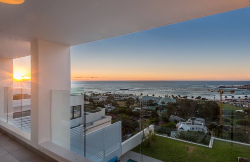 Camps Bay Villa | Sandpiper House-Stunning Ocean Views, Heated Pool & Large Garden