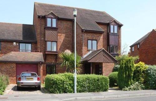 Poole Apartment | Sandpiper - Moments from Baiter Park and Waterfront