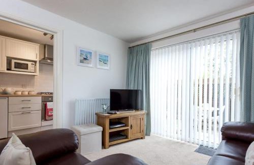 Poole Apartment | Sandpiper - Moments from Baiter Park and Waterfront