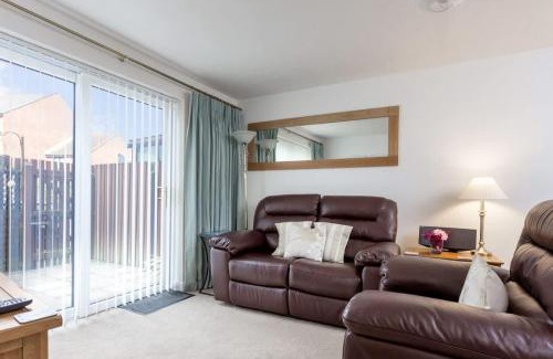 Poole Apartment | Sandpiper - Moments from Baiter Park and Waterfront