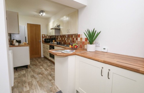 Wyke Regis Cottage | SANDPIPER, pet friendly, character holiday cottage in Weymouth
