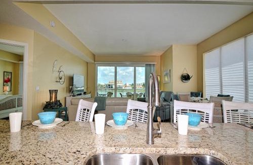 Clearwater Beach Apartment | Sandpiper's Cove 303 Waterfront 3 Bedroom 2 Bathroom - Sandpiper's Cove 23146