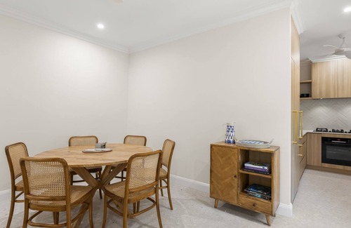 Minyirr Apartment | Sandscapes Sanctuary - beautifully curated designer apartment close to the beach and Roebuck Bay