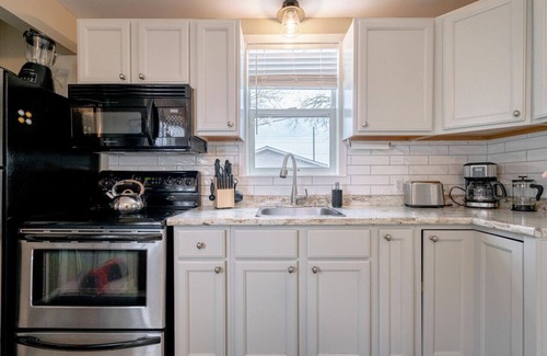 Leamington Cottage | Sandside Lakehouse! The Perfect Beach Retreat