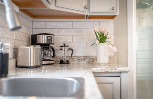 Leamington Cottage | Sandside Lakehouse! The Perfect Beach Retreat