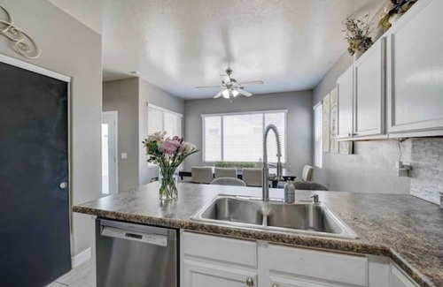 East Mesa House | Sandstone Bliss - 3 bed, 2.5 Bath Cozy Home!