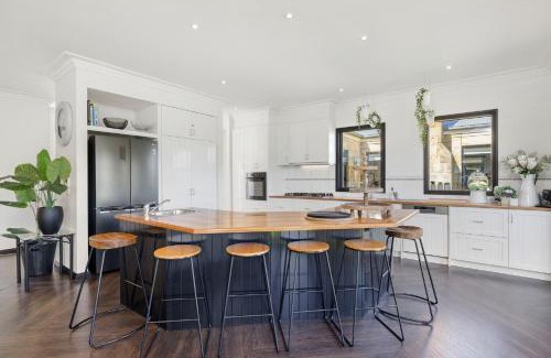 Red Hill House | Sandstone Estate - A Boutique Vineyard Retreat