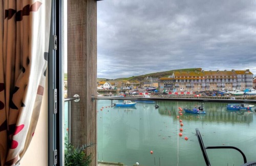 West Bay Cottage | SANDSTONES, family friendly, luxury holiday cottage in West Bay