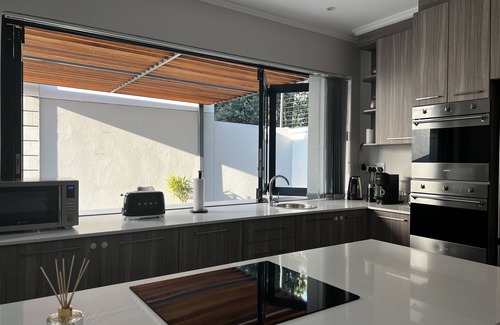 Greater Johannesburg Metropolitan Area House | Sandton Smart Apartment 1