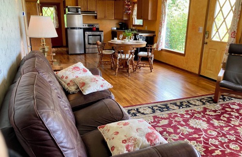 Kingston Cottage | Sandy Beach, No Bank, Ocean Front Cottage