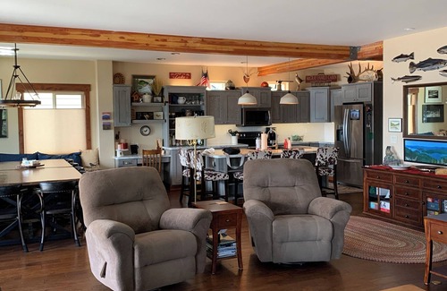 Coolin Cabin | Sandy beach & pickleball court on beautiful Priest Lake!