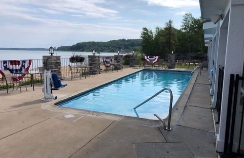 Traverse City House | Sandy Beach! Pool, air conditioning. Traverse City studio condo on the Bay