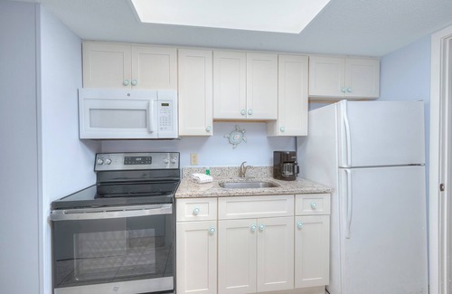 Downtown Myrtle Beach Condo | Sandy Beach Resort 220-1BR Condo Great Amenities