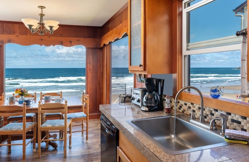 Roads End House | Sandy beach with huge surf views, hot tub, tide pools, private beach steps