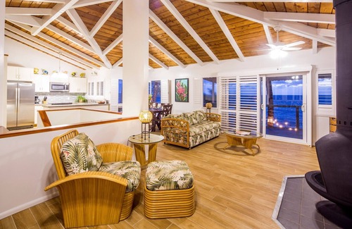 Laie House | ★ Sandy Beachfront Home ★ Kayak/Laundry/WiFi/Parking/AC.