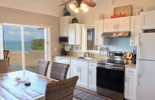 Hauula House | ★ Sandy Beachfront Home ★ Tiki Bar/Hot Tub/Bdrm AC/Kayaks/Laundry/Parking.