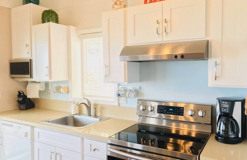 Hauula House | ★ Sandy Beachfront Home ★ Tiki Bar/Hot Tub/Bdrm AC/Kayaks/Laundry/Parking.