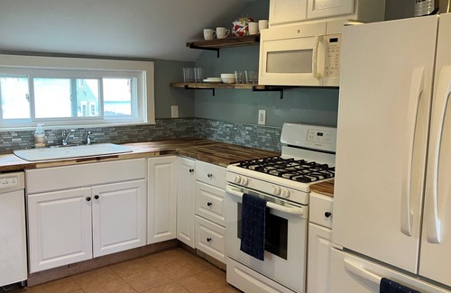Lake Erie Beach House | Sandy Cheeks is perfect for your next family vacation! Walk to Lake Erie Beach.