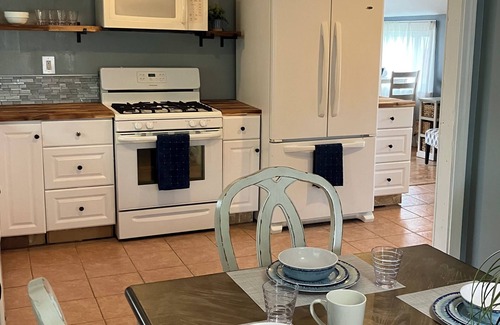 Lake Erie Beach House | Sandy Cheeks is perfect for your next family vacation! Walk to Lake Erie Beach.