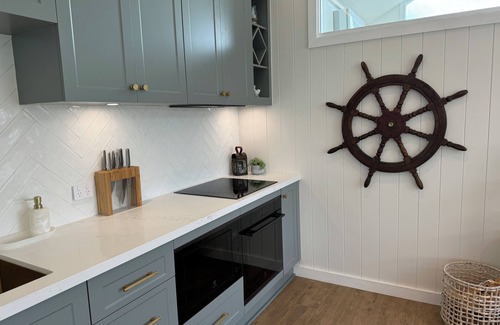 Avoca Beach Cottage | SANDY CORNER - Beach & Lakefront #1 BEST LOCATION