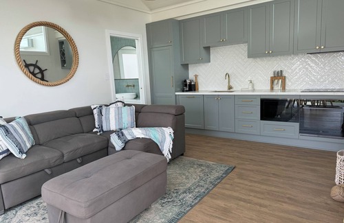Avoca Beach Cottage | SANDY CORNER - Beach & Lakefront #1 BEST LOCATION