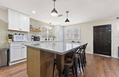 Gulfport House | Sandy Feet Getaway, Spacious Coastal Retreat, 3 MIn Walk to Coast