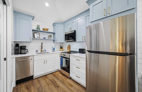 Indian Rocks Beach House | Sandy Feet Retreat - Perfect Walk-to-Beach Cottage!