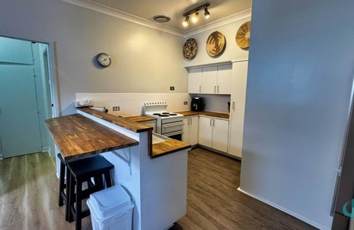 Blacksmiths House | Sandy Feet Retreat - short walk to beach