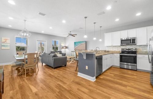 Crystal Beach House | Sandy Feet Retreat|Heart of Destin|Community Pool