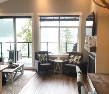 Port Renfrew House | Sandy Feet Retreat Port Renfrew- Oceanfront 2BR modern cottage