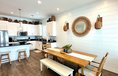 Silver Sands Beach House | Sandy Feet Retreat~Vacation home w/heated pool~Sleeps 12~Steps to beach access!