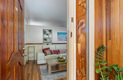 Toogoom House | Sandy Feet Retreat - Waterfront - 4BR - Smart TV - WiFi