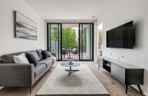 Sandringham Apartment | Sandy Hill Apartments by Ready Set Host