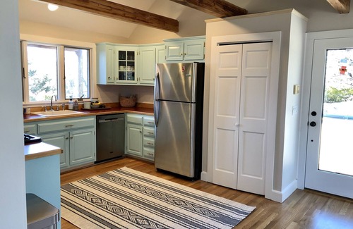 Brewster House | Sandy Hill Cottage- Newly renovated beach retreat, perfect for families