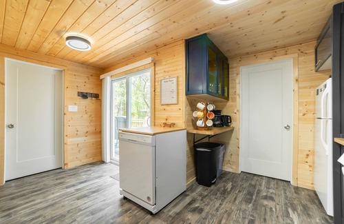 Sandy Hook Cottage | 🏝 Sandy Hooked 2Bed1Bath Remodelled Pine Cottage