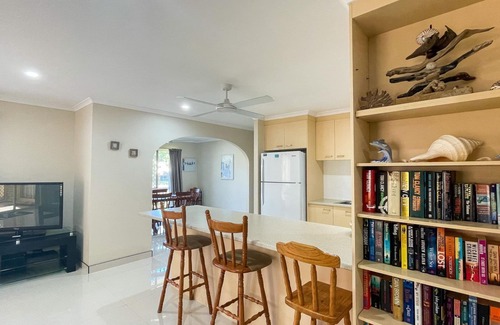 Burrum Heads House | Sandy Paws - Burrum Heads- Walk to Beach -3BR- Aircon-Pool table