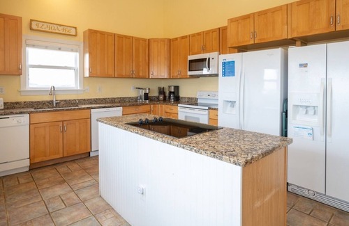 Carova Beach House | SANDY PAWS: FREE POOL HEAT for open fall weeks! OCEANFRONT- Elevator-4x4
