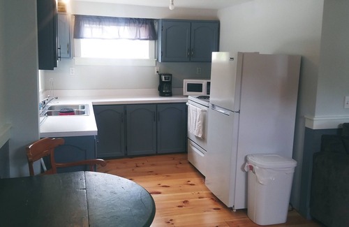 Sandy Point House | Sandy Point Brook side Coastal Cottage- Easy Shores