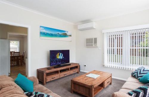 Shoal Bay House | Sandy Shoal Shoal Bay Beach Cottage with aircon