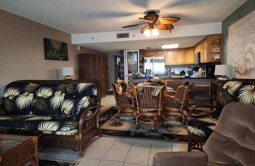 Madeira Beach Condo | Sandy Shores 302 Gulf Front 1 BR