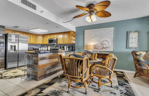 Madeira Beach Condo | Sandy Shores 302 Gulf Front 1 BR