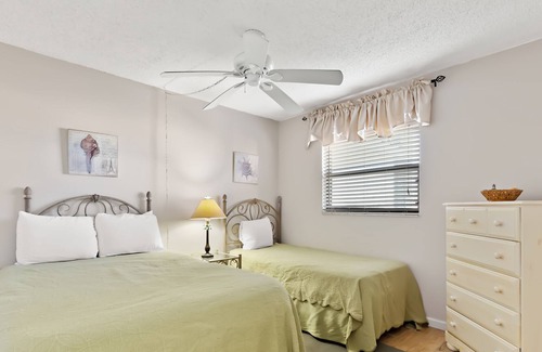 Madeira Beach Condo | Sandy Shores 309 Gorgeous 2 BR Condo